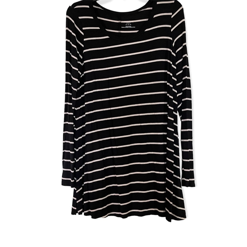 Motherhood Maternity•Black & White Stripes Long Sleeve Top